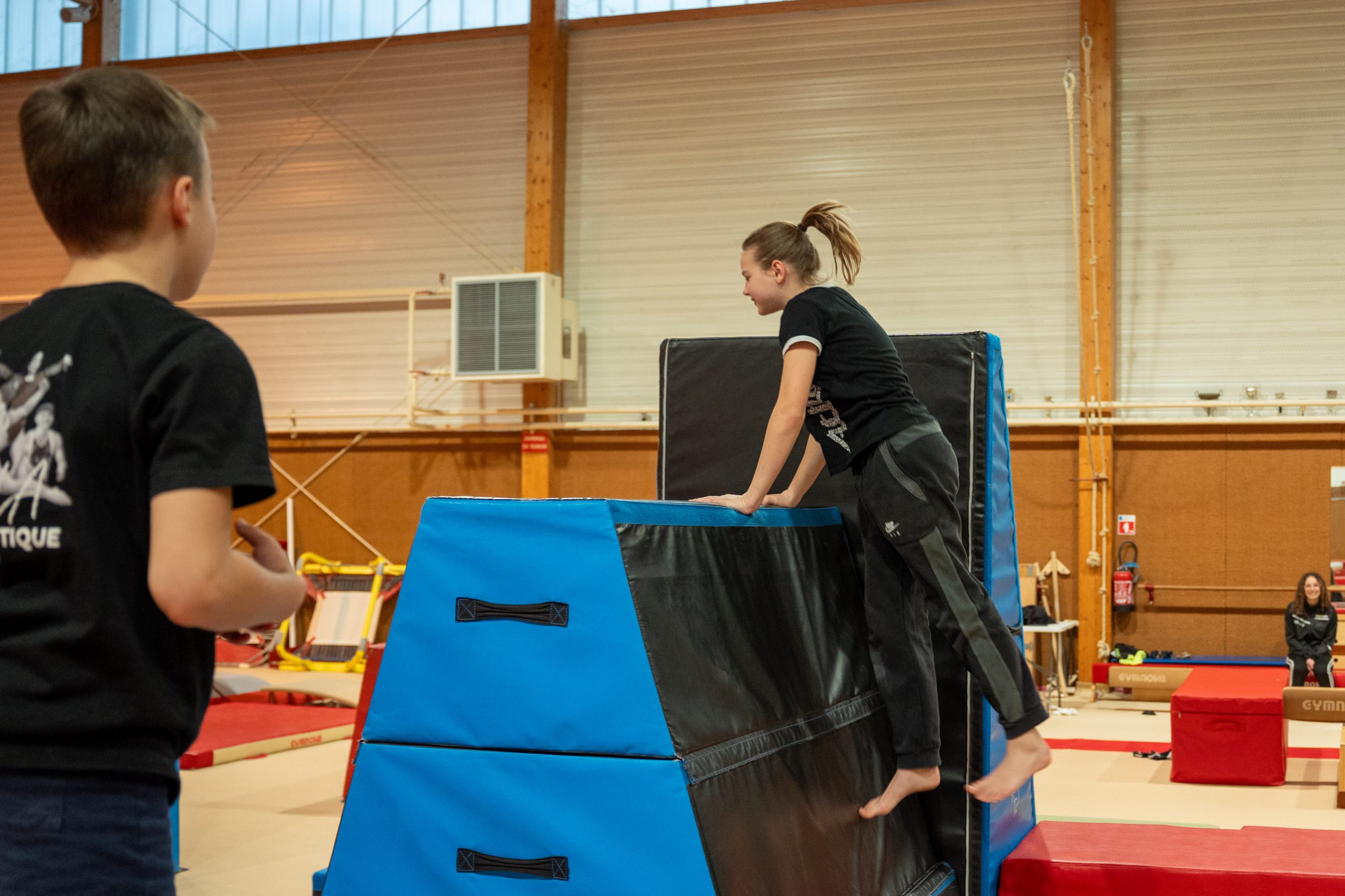 Ambiance dynamique lors d&rsquo;une séance de parkour